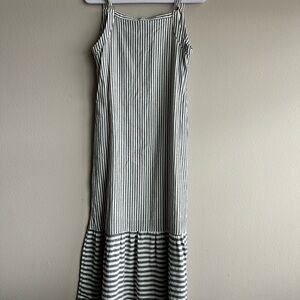 Paper Crane - Size S Striped Sleeveless Maxi Dress in White & Black